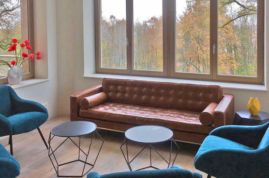 Photo: SSalon avec espace bar